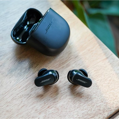 Bose QuietComfort Earbuds II BUNDLE + Szövet tok - Fekete (883974-0010)