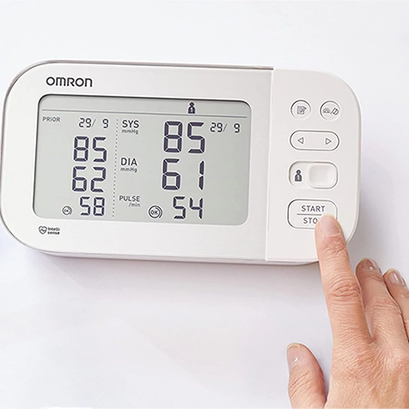 Omron M7 Intelli IT felkaros okos vérnyomásmérő - Fehér/Ezüst (HEM-7361T)