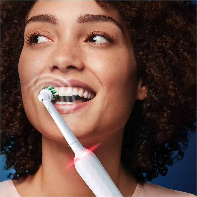 Oral-B PRO 3 3500 Cross Action Design Edition elektromos fogkefe + Utazótok - Fehér
