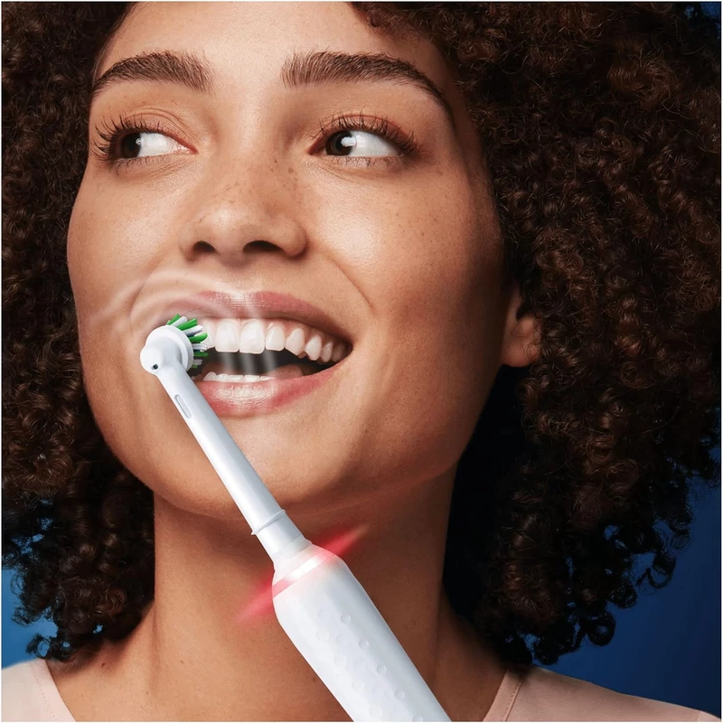 Oral-B PRO 3 3500 Cross Action Design Edition elektromos fogkefe + Utazótok (Leveles) - Fehér