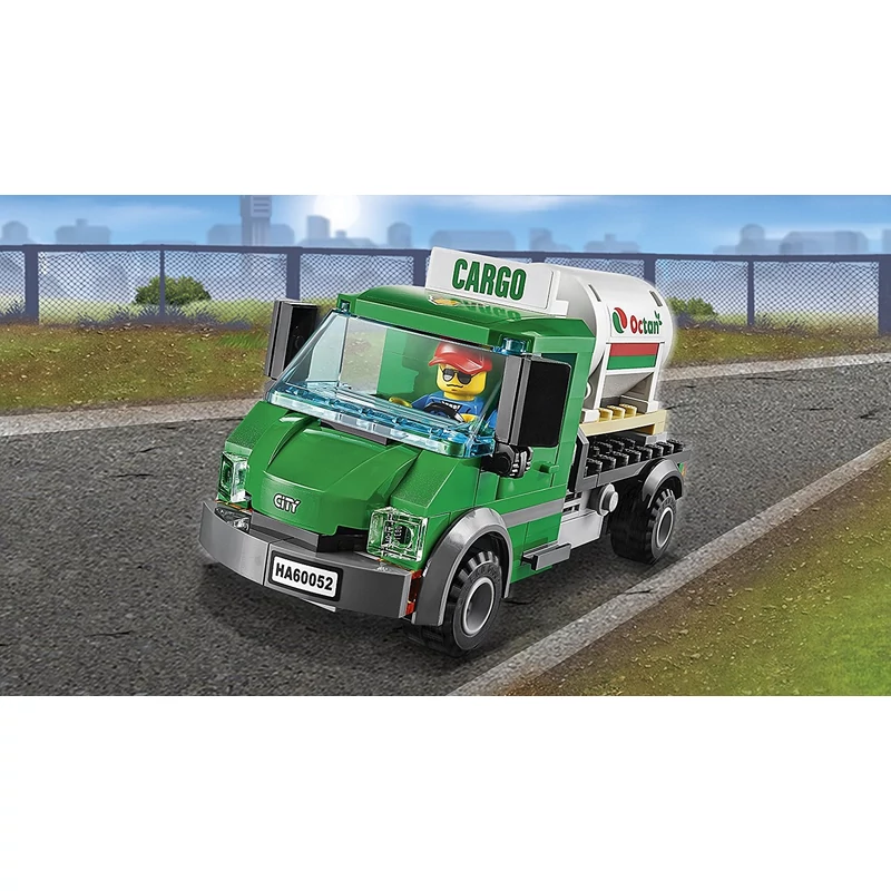 LEGO City - Tehervonat (60052)