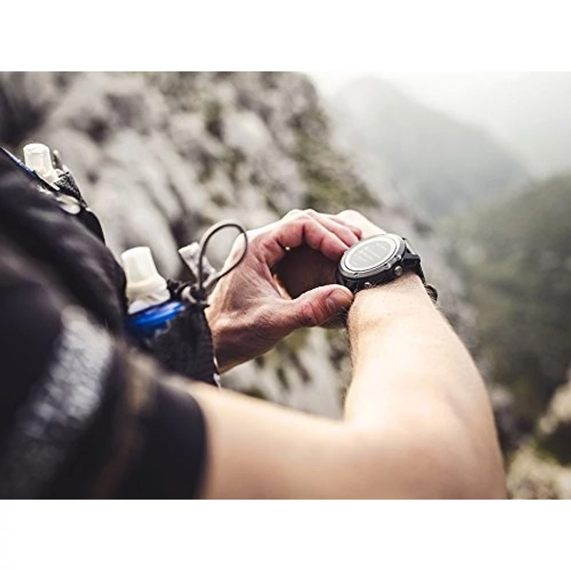 Garmin Fenix 5S okosóra - Ezüst lunetta/Fekete szíj (010-01685-02)
