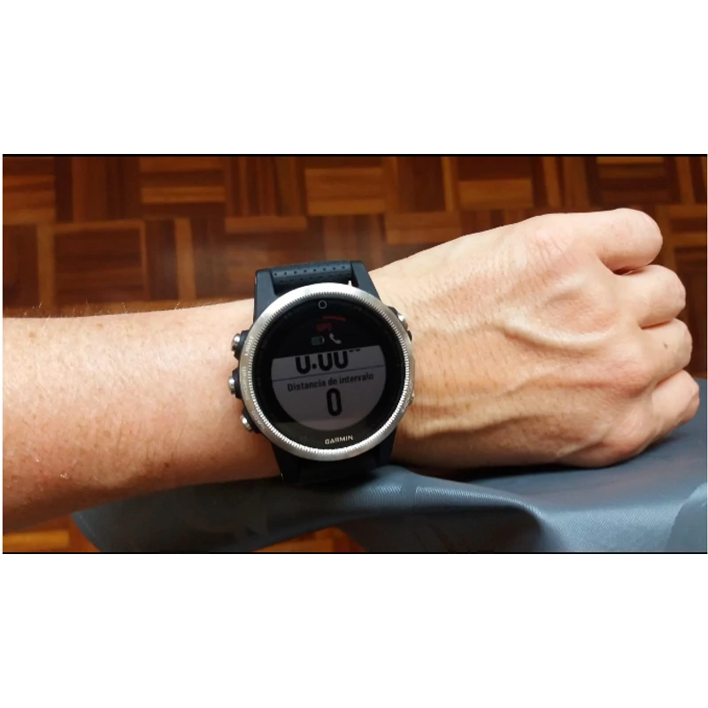 Garmin Fenix 5S okosóra - Ezüst lunetta/Fekete szíj (010-01685-02)