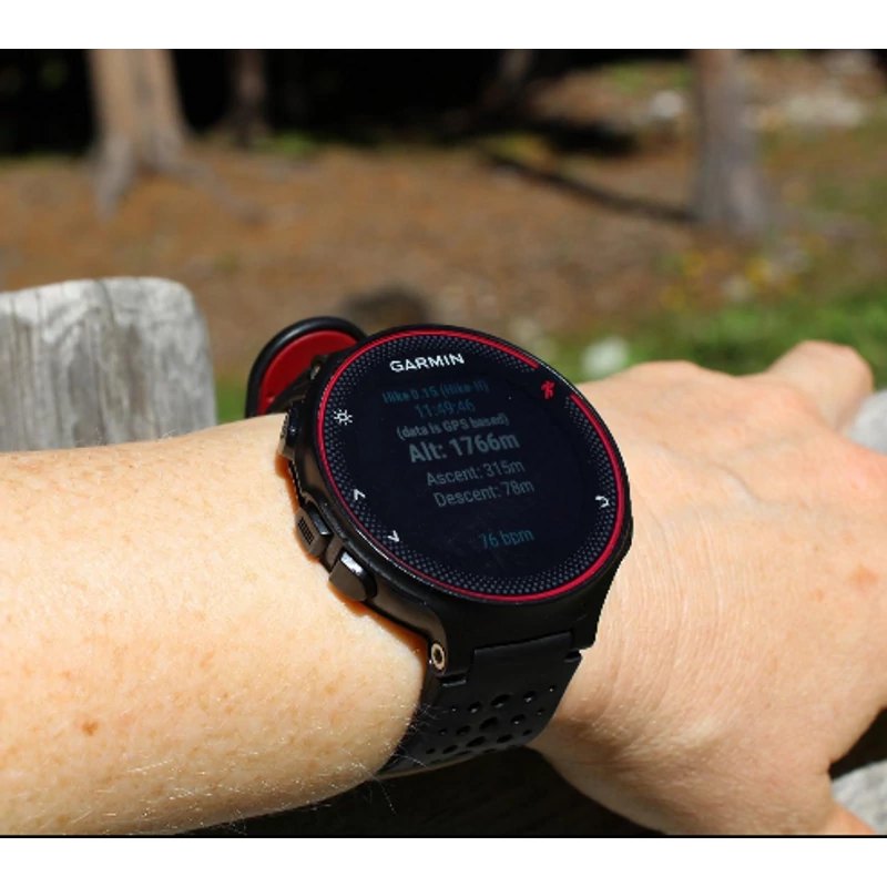 Garmin Forerunner 235 aktivitásmérő sportóra - Fekete/Piros (010-03717-71)